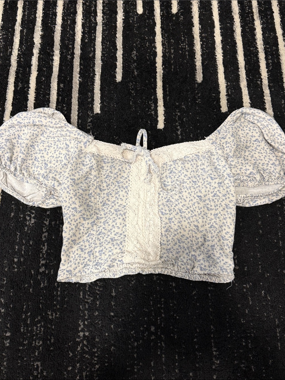 Sienna Sky Floral Puff Sleeve Crop Top